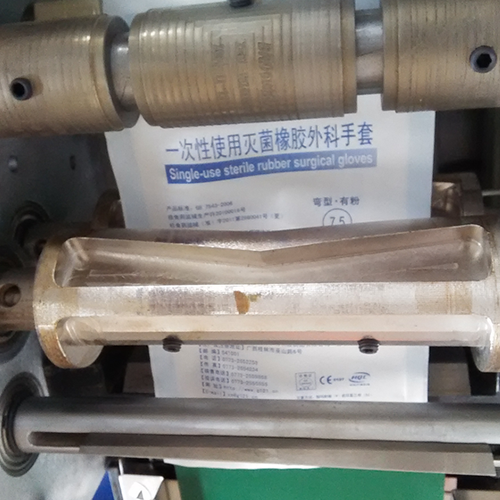 纱布片折叠机是否需要定期校准？